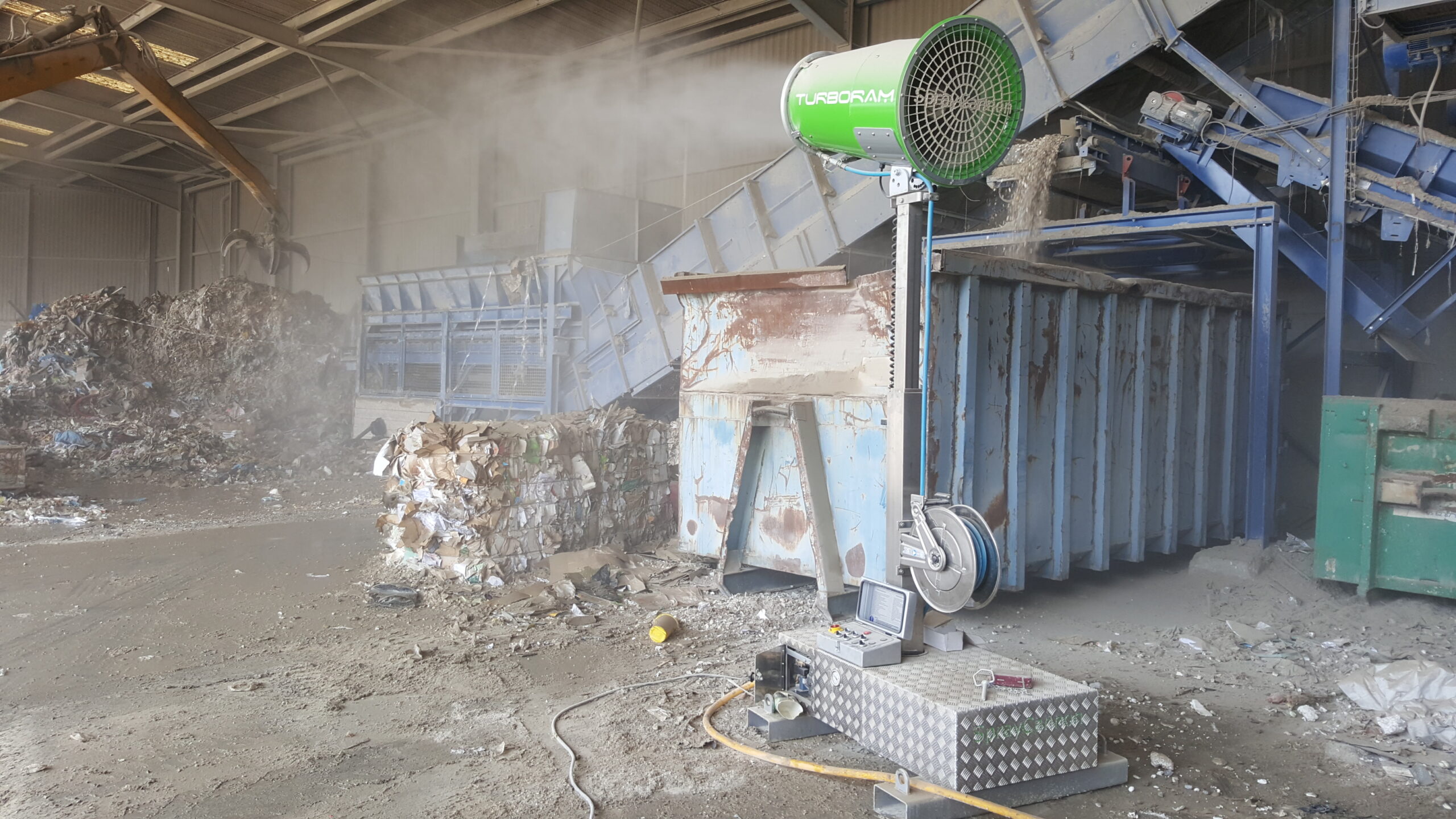 Le TURBORAM TRD40-MT est un brumisateur principalement destiné aux travaux de démolition, de dépollution, au BTP, et aux activités de recyclage. Mât