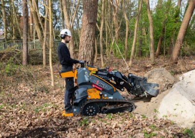 SKID STEER GIANT GS900