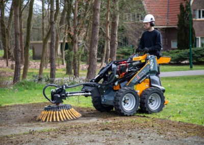 SKID STEER GIANT GS850T
