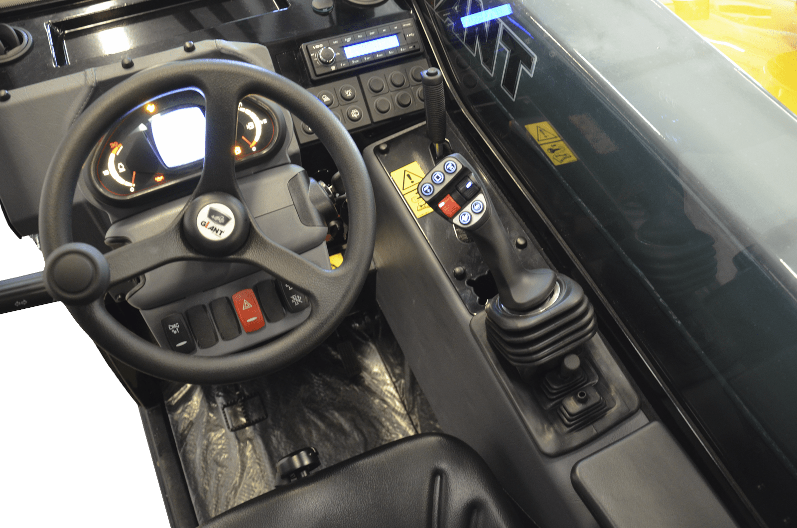 Gros plan sur le joystick intuitif et le volant facile à manier de la chargeuse GIANT GT5048