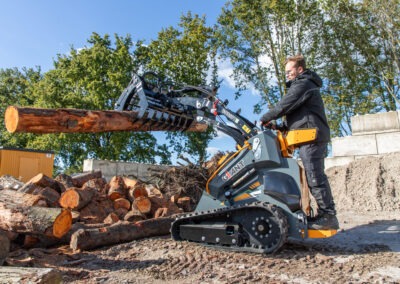 SKID STEER GIANT GS950TE